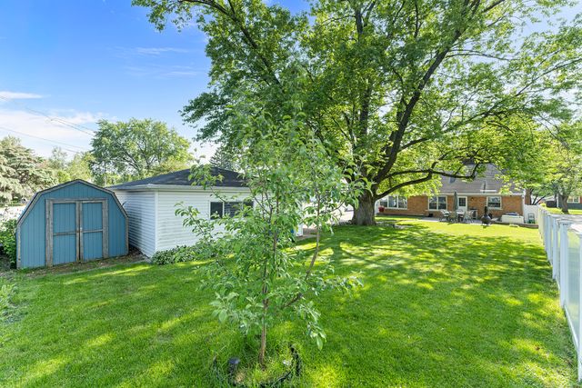 9 N Waverly Place, Mount Prospect, IL 60056