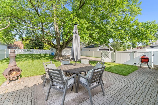 9 N Waverly Place, Mount Prospect, IL 60056