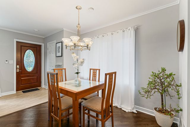 9 N Waverly Place, Mount Prospect, IL 60056