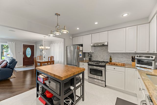 9 N Waverly Place, Mount Prospect, IL 60056