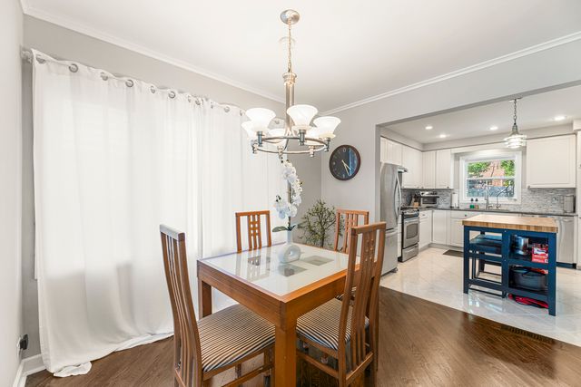 9 N Waverly Place, Mount Prospect, IL 60056