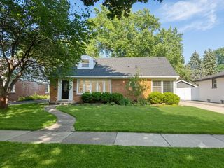 9 N Waverly Place, Mount Prospect, IL 60056