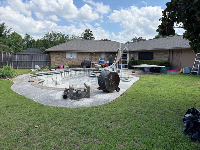 215 Roma Drive, Duncanville, TX 75116
