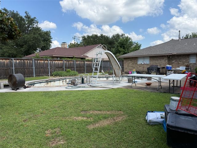 215 Roma Drive, Duncanville, TX 75116