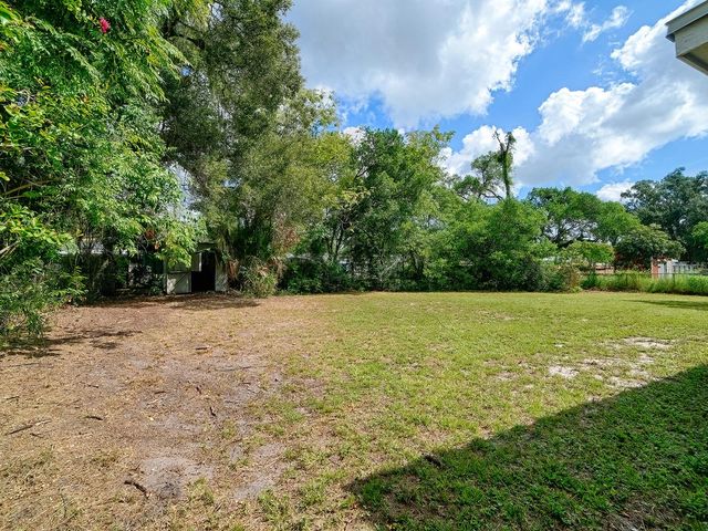 2014 HELMS AVENUE, Leesburg, FL 34748