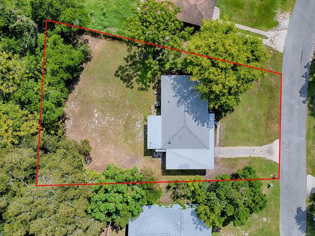 2014 HELMS AVENUE, Leesburg, FL 34748