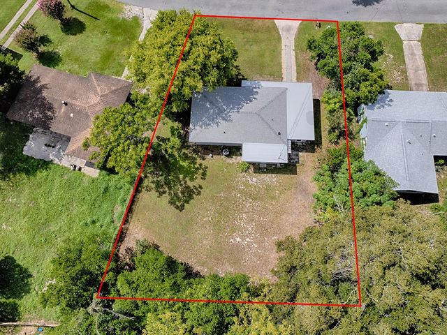 2014 HELMS AVENUE, Leesburg, FL 34748