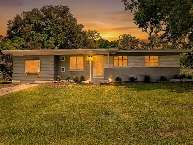 2014 HELMS AVENUE, Leesburg, FL 34748