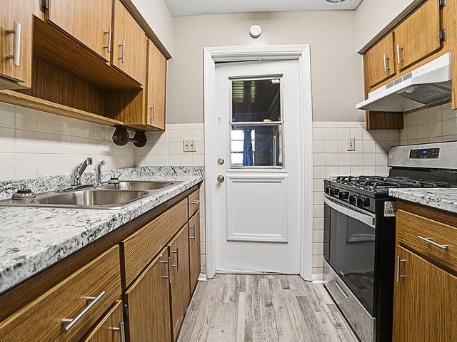 2014 HELMS AVENUE, Leesburg, FL 34748