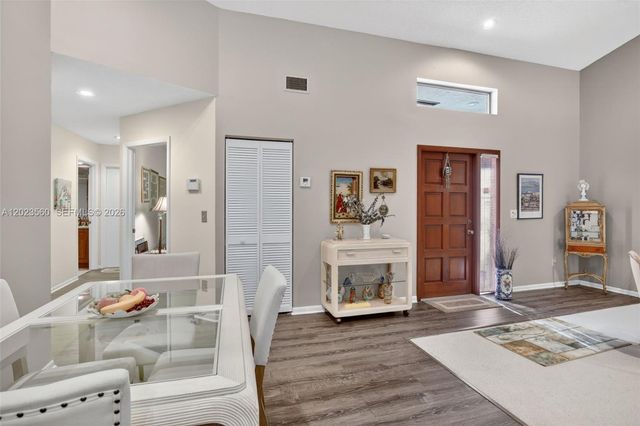 369 NW 97th Ave, Plantation, FL 33324