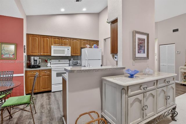 369 NW 97th Ave, Plantation, FL 33324