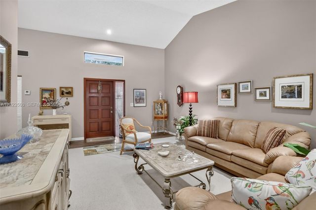 369 NW 97th Ave, Plantation, FL 33324
