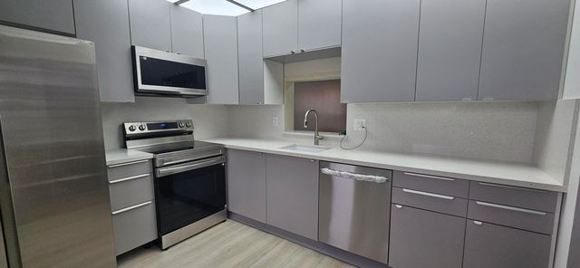 421 NE 14th Avenue 302, Hallandale Beach, FL 33009