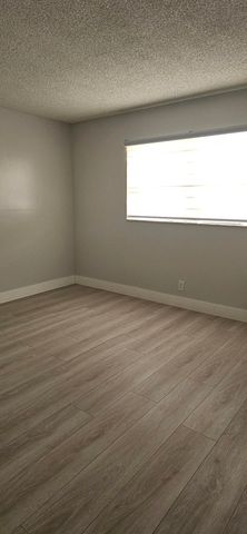 421 NE 14th Avenue 302, Hallandale Beach, FL 33009