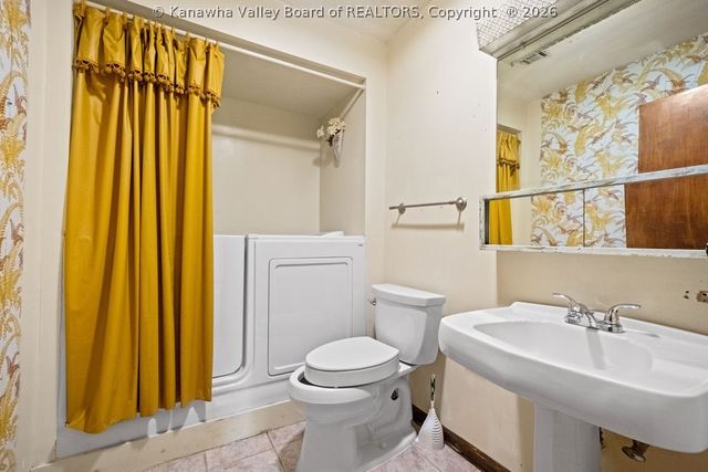 200 Laura Lane, Charleston, WV 25302