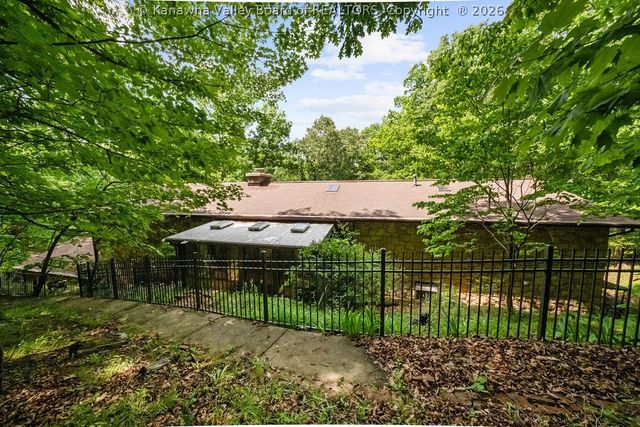 200 Laura Lane, Charleston, WV 25302