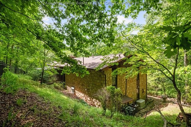 200 Laura Lane, Charleston, WV 25302