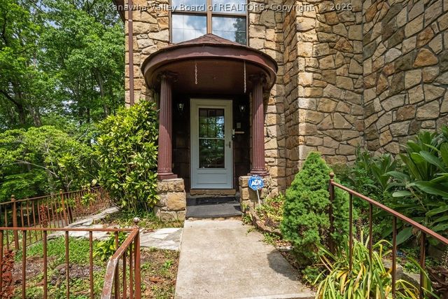 200 Laura Lane, Charleston, WV 25302