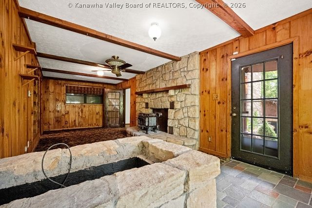 200 Laura Lane, Charleston, WV 25302