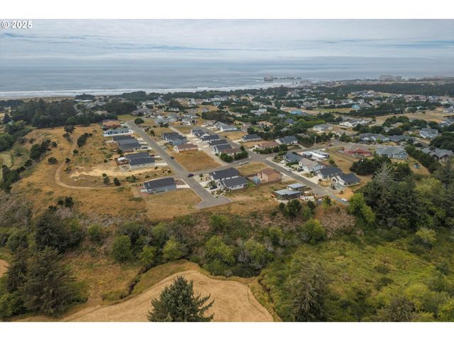 636 SEACREST Dr, Bandon, OR 97411