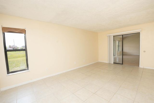 2456 SE Trail Avenue, Port St. Lucie, FL 34952