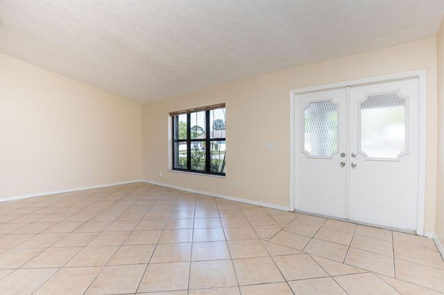 2456 SE Trail Avenue, Port St. Lucie, FL 34952