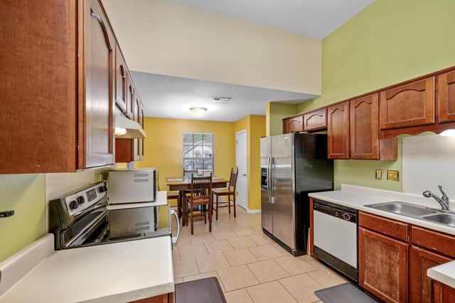 2966 LAUREN DR, Bartlett, TN 38133