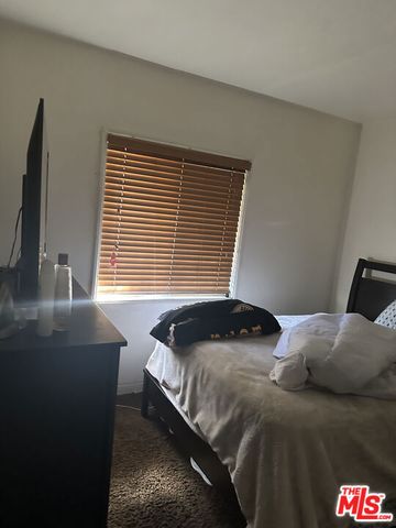 1555 W 71st Street, Los Angeles, CA 90047