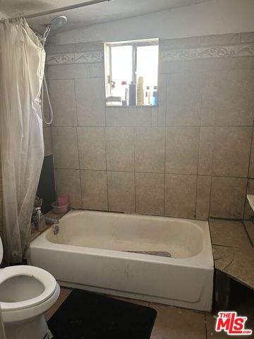 1555 W 71st Street, Los Angeles, CA 90047