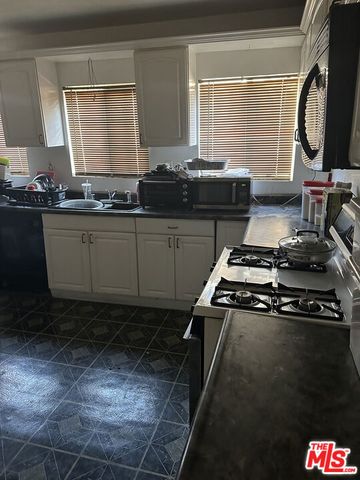 1555 W 71st Street, Los Angeles, CA 90047