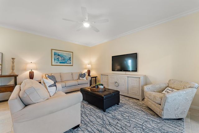 2905 Fairway Drive N, Jupiter, FL 33477