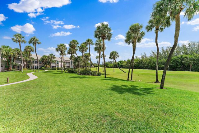 2905 Fairway Drive N, Jupiter, FL 33477