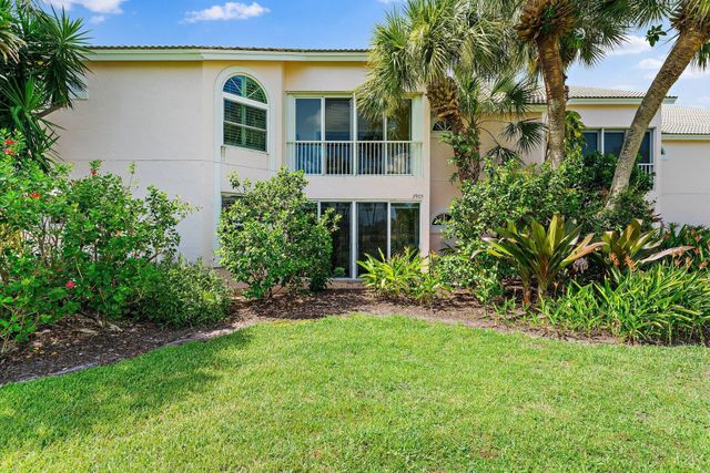 2905 Fairway Drive N, Jupiter, FL 33477