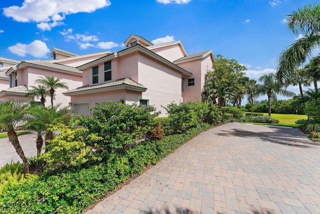 2905 Fairway Drive N, Jupiter, FL 33477