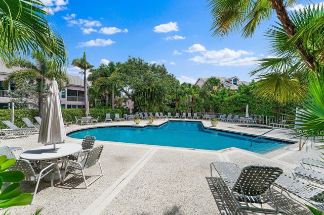 2905 Fairway Drive N, Jupiter, FL 33477