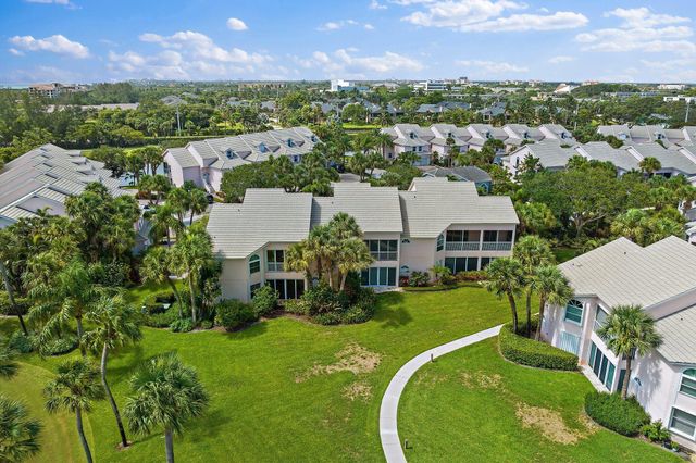 2905 Fairway Drive N, Jupiter, FL 33477