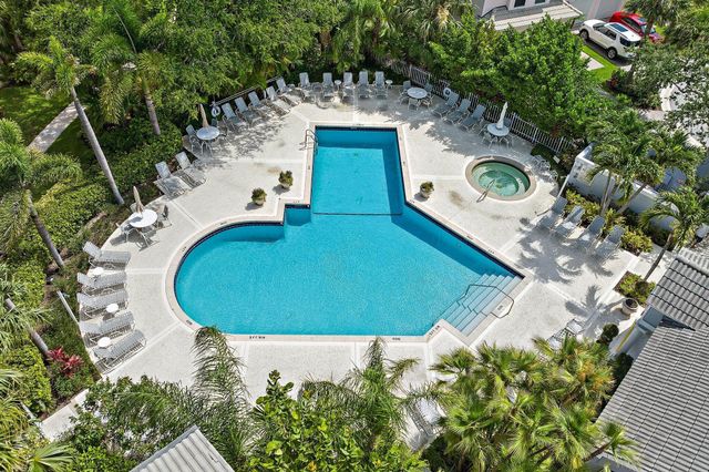 2905 Fairway Drive N, Jupiter, FL 33477