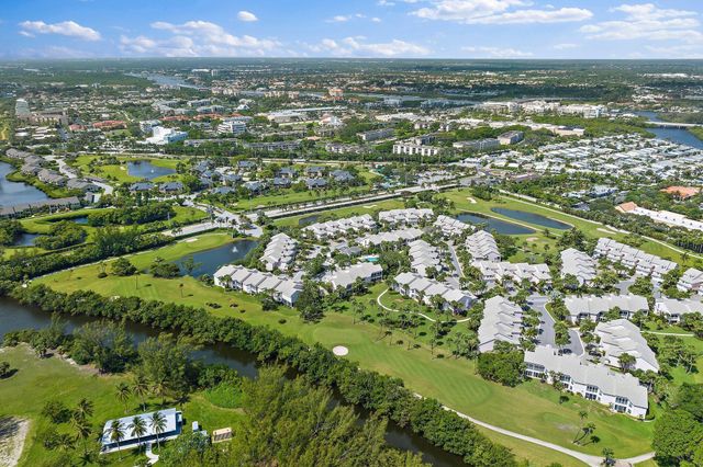 2905 Fairway Drive N, Jupiter, FL 33477