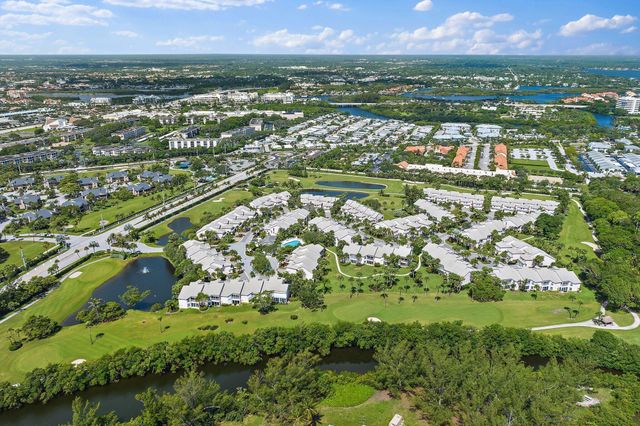 2905 Fairway Drive N, Jupiter, FL 33477