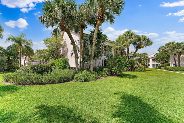 2905 Fairway Drive N, Jupiter, FL 33477