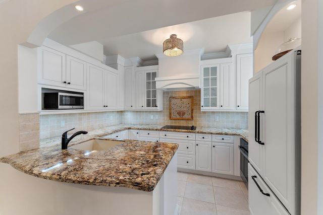 2905 Fairway Drive N, Jupiter, FL 33477