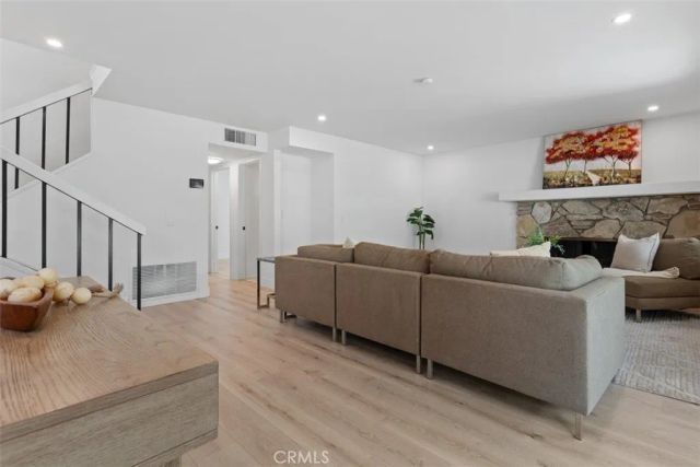 11513 Pala Mesa, Los Angeles, CA 91326