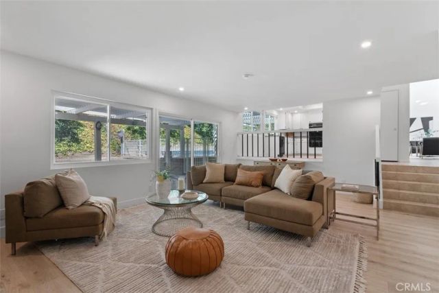 11513 Pala Mesa, Los Angeles, CA 91326