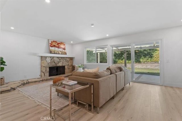 11513 Pala Mesa, Los Angeles, CA 91326