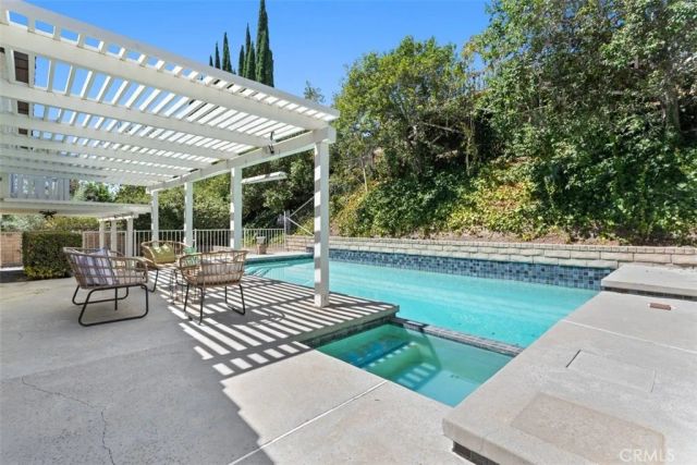 11513 Pala Mesa, Los Angeles, CA 91326