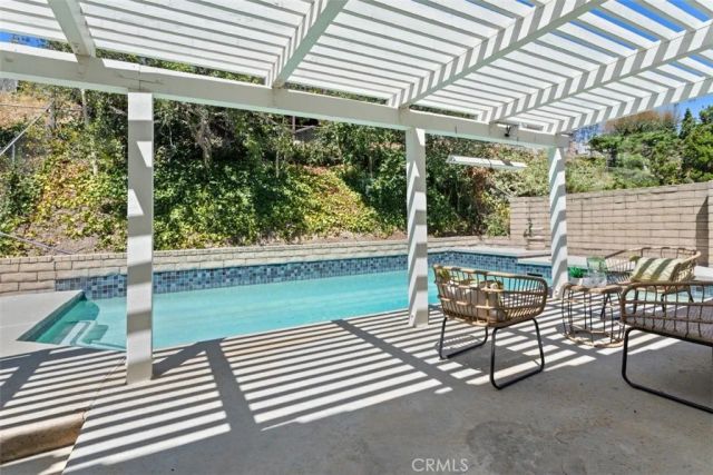 11513 Pala Mesa, Los Angeles, CA 91326
