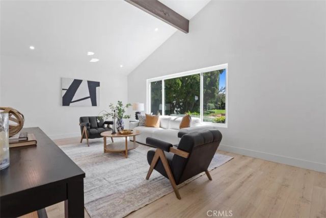 11513 Pala Mesa, Los Angeles, CA 91326