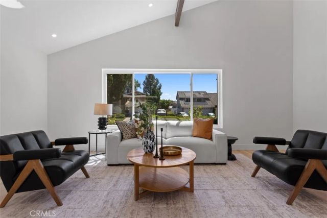 11513 Pala Mesa, Los Angeles, CA 91326