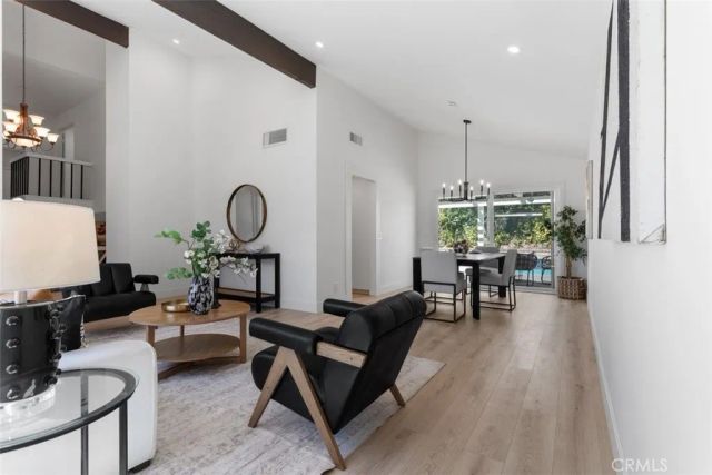 11513 Pala Mesa, Los Angeles, CA 91326