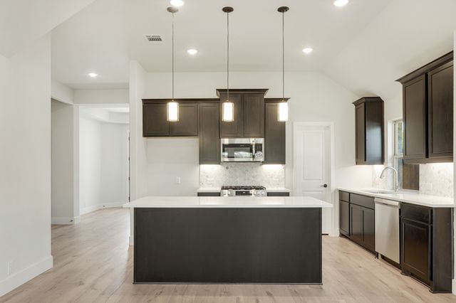 409 Chestnut Lane, Glenn Heights, TX 75154